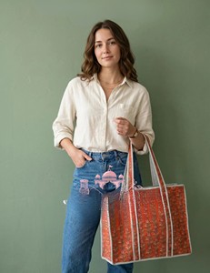 Bolso Tote de Algodón Acolchado con Diseño Floral Jaipuri, Hecho a Mano por Artistas Indios Expertos, Estilo Bohemio Ecológico, con Cierre - Product Image 1