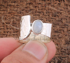 Bague en argent sterling 925 avec pierre de lune arc-en-ciel naturelle sertie clos, gemme à feu bleu, bijou bohème minimaliste, cadeau d'anniversaire - Product Image 4