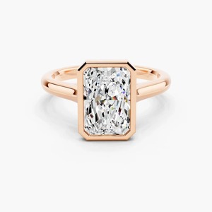 Anillo de Compromiso de Lujo para Mujer con Diamante Cultivado en Laboratorio de Corte Radiante en Oro de 14K con Engaste de Bisel - Product Image 3