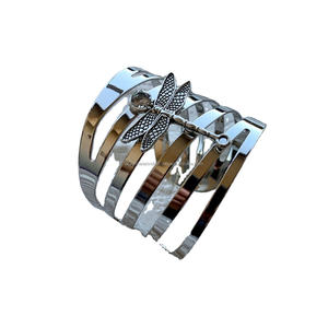 Anneaux de serviette polonais en acier inoxydable à la mode avec forme et taille personnalisées Vaisselle élégante pour un dîner sophistiqué - Product Image 1