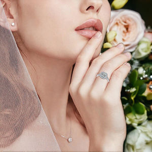 Anillo de Compromiso y Matrimonio Aniva Jewels de Lujo, Plata de Ley S925, Moissanita de 2 Quilates, Corte Brillante, Certificado IGI, Engaste de Puntas - Product Image 4