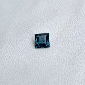 Topaze bleue de Londres naturelle certifiée IGI de 7 mm, taille carrée facettée, pierres précieuses en gros, bijoux de mode provenant d'un fabricant vérifié - Product Image 3
