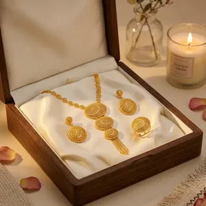 Conjunto de Collar con Colgante de Flor y Cadena de Latón Chapado en Oro de Un Gramo para Mujer - Joyería de Boda - Product Image 2