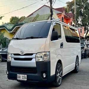 Bus Toyota Hiace d'occasion et neuf en excellent état, conduite à droite, disponible dès maintenant en stock - Product Image 2