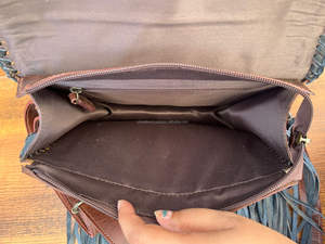 Sac à bandoulière à franges en cuir véritable avec point de botte et pochette bracelet à fermeture éclair en cuir véritable personnalisé pour femmes - Product Image 6