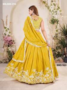 Nueva variedad de hermoso conjunto de Lehenga-Choli y Dupatta de seda Chinon con bordado de hilo y lentejuelas, proveedor indio. - Product Image 6