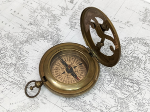 Astrolabe en laiton vintage, boussole, aiguille solaire, instrument de navigation nautique fait main, cadeau décoratif pour explorateur maritime antique - Product Image 2