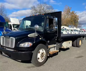 Camión de Plataforma Plana Freightliner S M2 106 de 24 pies, Usado, Disponible, Años 2015-2018, Transmisión Automática de 6,9 Velocidades, Puerta Trasera Elevadora, Listo para Exportar - Product Image 6