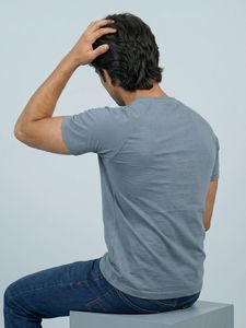 T-shirt classique pour homme, bleu, col rond, manches courtes, coupe classique, décontracté, en coton, pour tous les jours, la gym, les voyages et les sorties - Product Image 2