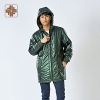 Chaquetas Acolchadas para Hombre de Lona Recubierta Teñida con Hilo, Estilo Urbano, Diseño Italiano ODM, con Capucha, Bolsillo Frontal, Impermeables, para Primavera y Invierno