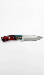 Cuchillo utilitario de hoja fija de acero inoxidable de alta resistencia, hecho a mano, con acabado satinado y mango de resina con diseño de remolino multicolor. - Product Image 3