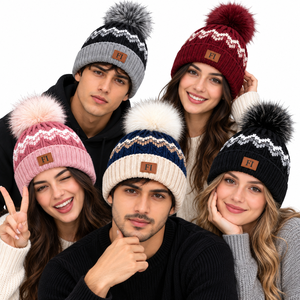 Bonnet en tricot torsadé avec pompon unisexe en acrylique doux, bonnet d'hiver à revers côtelé, patch en cuir personnalisé, casquette chaude et tendance, fournisseur USA - Product Image 4