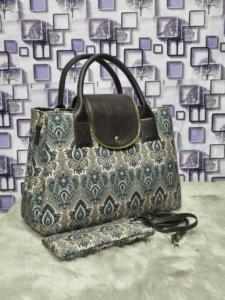 Sac à main à imprimé damassé avec pochette cosmétique assortie - Product Image 3