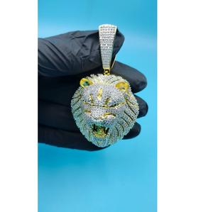 Colgante de Diamantes de Imitación de Alta Calidad con Diseño de León Hip Hop para Joyería de Rapper o Moda Urbana, Disponible para la Venta - Product Image 1