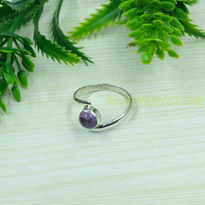 Anillo de Plata de Ley 925 con Amatista Natural para Mujer, Anillo de Piedra Preciosa Morada Hecho a Mano, Anillo Minimalista con Bisel, Joyería de Plata para Mamá - Product Image 2