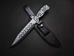 Cuchillo Zombie de Acero Inoxidable con Hoja de Punta Caída de Grado Industrial, Mango a Cuadros y Funda - Product Image 4