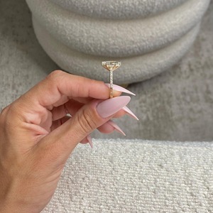 Anillo de Compromiso KRISHNAVII para Mujer con Diamante Cultivado en Laboratorio, Corte Marquesa, Chapado en Oro de 18K y Platino, Estilo Clásico - Product Image 3