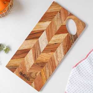 Plateau de service en bois Nestasia, rectangulaire, motif géométrique, poignée, design rustique, emballage en une seule pièce, plateau décoratif en bois - Product Image 1