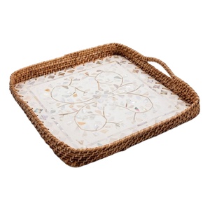 Bandeja Rectangular Artesanal de Nácar y Mimbre, Elegante Plato Decorativo con Marco de Mimbre para Decoración del Hogar - Product Image 1