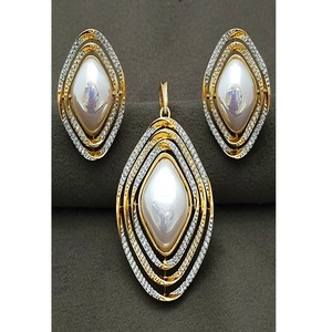 Conjunto de Collar y Pendientes de Diseño con Acabado Dorado y Blanco de Primera Calidad, Glamuroso, para Bodas y Fiestas, Colección para Mujer - Product Image 2