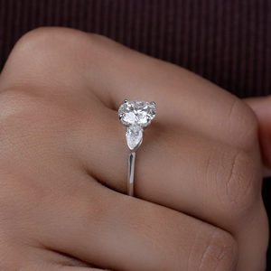 แหวนหมั้นเพชรทรงกลมและทรงหยดน้ำสังเคราะห์แบบสามเม็ด ทองคำแท้ สำหรับขอแต่งงาน เครื่องประดับชั้นดี - Product Image 5