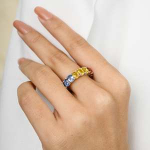 Bague éternelle en or blanc massif 18 carats avec saphirs dégradés multicolores de 8,51 carats, style hip-hop, taille ajustable - Product Image 1