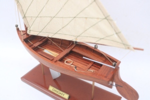 Barco de Pesca Americano de Madera Hecho a Mano por DINHY con Acabado Lacado - Product Image 2