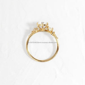 แหวนแต่งงาน/หมั้น อาริน เอเทอร์นิตี้ แบนด์ ประดับเพชรทรงเอเมอรัลด์คัต ผลิตในห้องปฏิบัติการ พร้อมใบรับรอง IGI/GIA ทอง 14k คลาสสิก เครื่องประดับเพชรสร้างในห้องปฏิบัติการ - Product Image 2