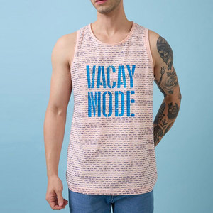 Débardeur rose sans manches pour homme avec imprimé « Vacay Mode » bleu, col rond, design décontracté et respirant - Product Image 1