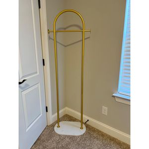 Appendiabiti in Metallo Dorato Resistente da 67 Pollici con Base in Marmo, Stand Appendiabiti Multiuso per Camera da Letto, Autoportante - Product Image 2