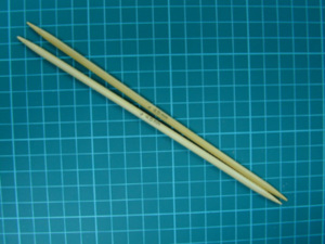 BA0006 Agujas de tejer de bambú de 20 cm, 4 unidades (2 puntas laterales), tipo doble punta, agujas de tejer de bambú rectas de punta única - Product Image 1