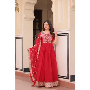 Colección Festiva: Vestido de Algodón con Adornos, Estilo Étnico Informal Indio - Product Image 1