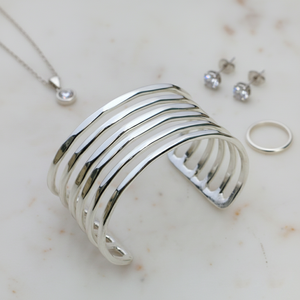 Bracelet manchette multi-rangs en laiton fait main - Jonc large superposé plaqué argent poli miroir pour femme - Product Image 4