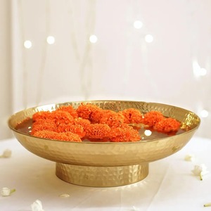 Bol Urli en métal décoratif religieux, design traditionnel, pour Diya flottant et fleurs, pour temple - Product Image 4