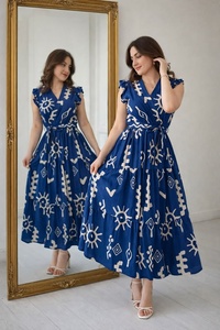 Vestido Maxi con Estampado Geométrico Azul y Blanco, con Volantes en Capas, Tela Ligera y Transpirable, Elegante Escote en V, Largo hasta el Tobillo - Product Image 2