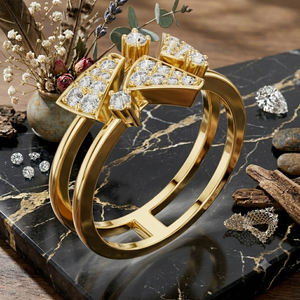Anillo Abierto Geométrico con Diamantes en Oro Amarillo, Anillo Moderno con Diamantes Triangulares para Mujer, Corte Brillante Redondo, Anillo de Compromiso y Boda para Mujer - Product Image 1