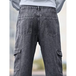 Jean cargo multipoches gris anthracite style rétro vintage tendance moderne, coupe ample, en denim, éco-responsable, style urbain, bas de tenue mode - Product Image 4