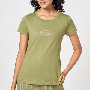 T-shirt en coton pour femme avec motif et slogan 'Dreams', col rond, manches courtes, vert olive, fabricant de vêtements - Product Image 4