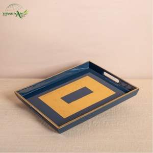 Plateau de service en bambou laqué fait main, écologique, avec accent doré, personnalisable et portable pour la restauration et l'usage domestique - Product Image 4