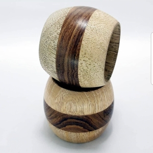 Porte-serviettes en bois foncé moderne, finition naturelle, décoration de table pour une mise en scène élégante - Product Image 3