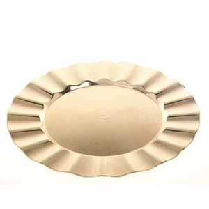 Assiette de présentation ronde classique en métal pour une utilisation polyvalente, assiette décorative avec détails artistiques - Product Image 5