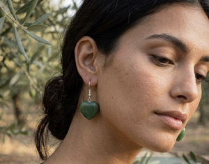Pendientes de Aro con Forma de Corazón de Jade Verde para Mujer - Modernos para Fiestas, Bodas y Regalos - Product Image 5