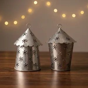 Portavelas de Metal con Diseño de Linterna Navideña y Recortes de Copos de Nieve, Decoración de Aluminio para el Hogar, para Uso en Interiores - Product Image 1