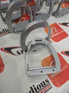 Estribos de Seguridad para Caballos de Aluminio Premium Personalizados, con Superficie Ancha Antideslizante, para Equitación, Proveedor de Fábrica OEM ODM - Product Image 5