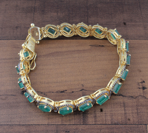 Bracelet en pierre verte taille émeraude plaqué or 18 carats, bracelet à maillons de luxe en pierres précieuses, fabriqué à la main par le fabricant - Product Image 2