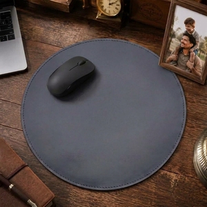 Tapis de souris rond en cuir de vachette lisse bleu marine uni, avec dos en suède véritable, surface de bureau circulaire, bord cousu lisse, tapis de bureau - Product Image 2