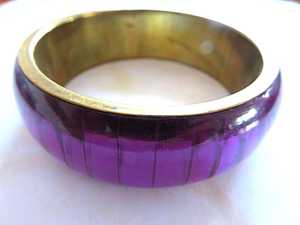Bracelets pour femmes en résine brillante, imperméables, finition métallique, couleurs personnalisées, uniques, faits à la main, cadeau d'affaires, événements festifs, sur mesure - Product Image 3