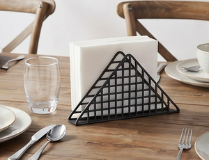 Porta Servilletas de Hierro Sólido Negro en Metal con un Fabuloso Diseño Triangular, Perfecto para Decoración de Mesa en el Hogar y Restaurantes - Product Image 4