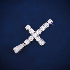 Colgante personalizado de moissanita con claridad VVS, listo para enviar, para hombre y mujer, colgante de la mejor calidad, probado con el detector de diamantes. - Product Image 3