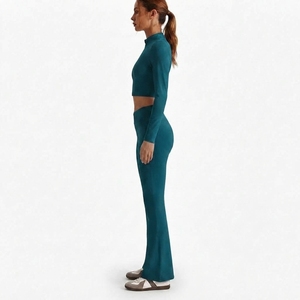 Conjunto Deportivo para Mujer, Top Corto de Manga Larga, Pantalones Acampanados de Cintura Alta, Ropa Deportiva Elástica para Yoga y Ejercicio - Product Image 2